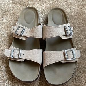 Sandals size 11